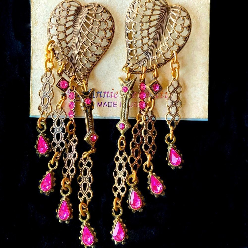 Banana Bob filagree heart deep pink crystal chandelier earrings vintage new